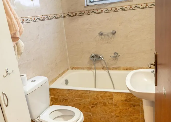 Private House, Peaceful Stylish Retreat Near Beach, Up To 5 Guests