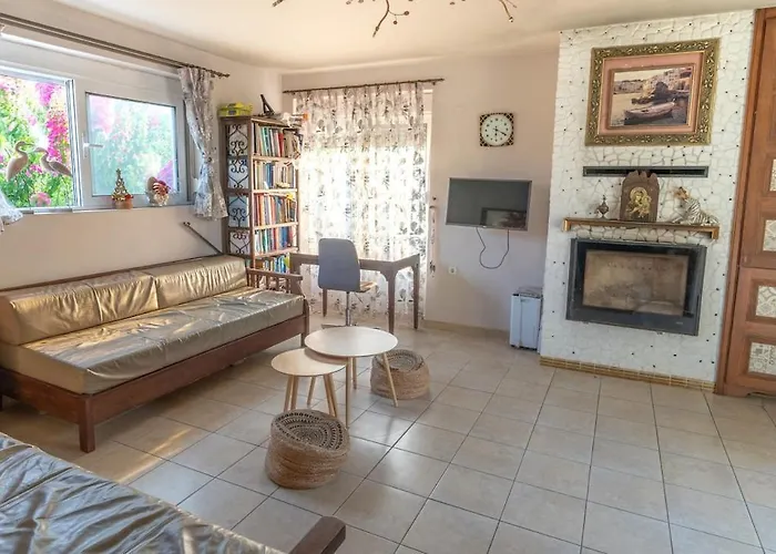 Private House, Peaceful Stylish Retreat Near Beach, Up To 5 Guests Дом отдыха Ялиссос