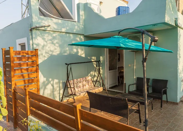 Private House, Peaceful Stylish Retreat Near Beach, Up To 5 Guests Tatil Evi *