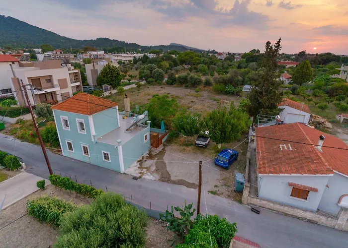 Private House, Peaceful Stylish Retreat Near Beach, Up To 5 Guests *